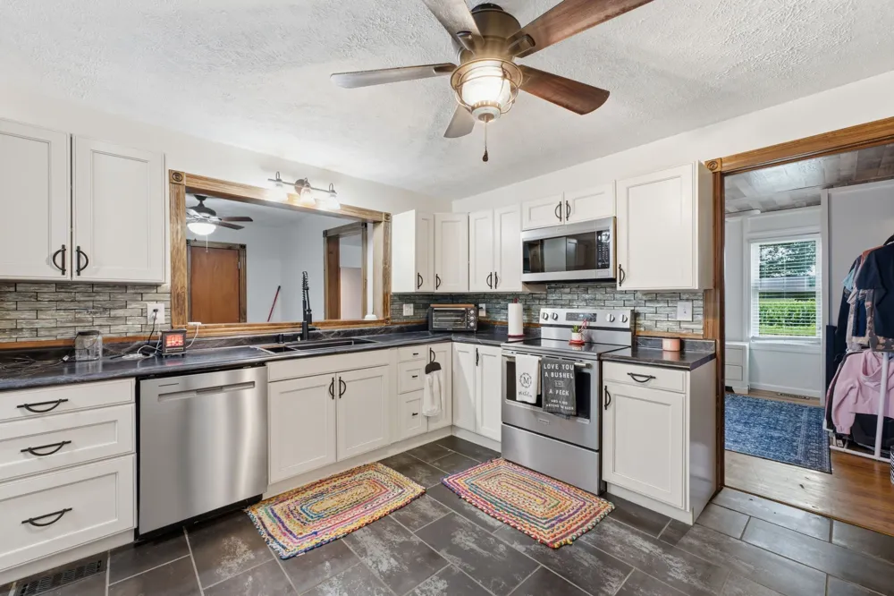 198 Clearview Rd Cottontown, TN 37048