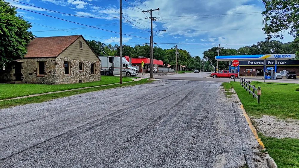 408 S Broad Street St Jo, TX 76265