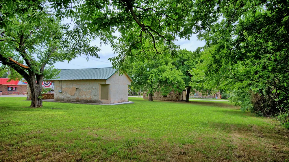 408 S Broad Street St Jo, TX 76265