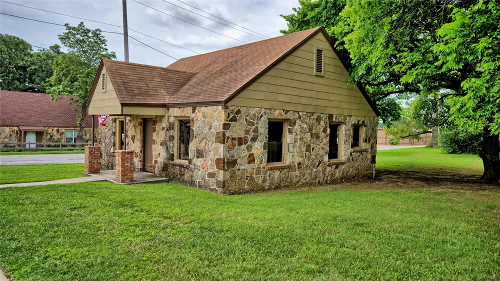 408 S Broad Street St Jo, TX 76265