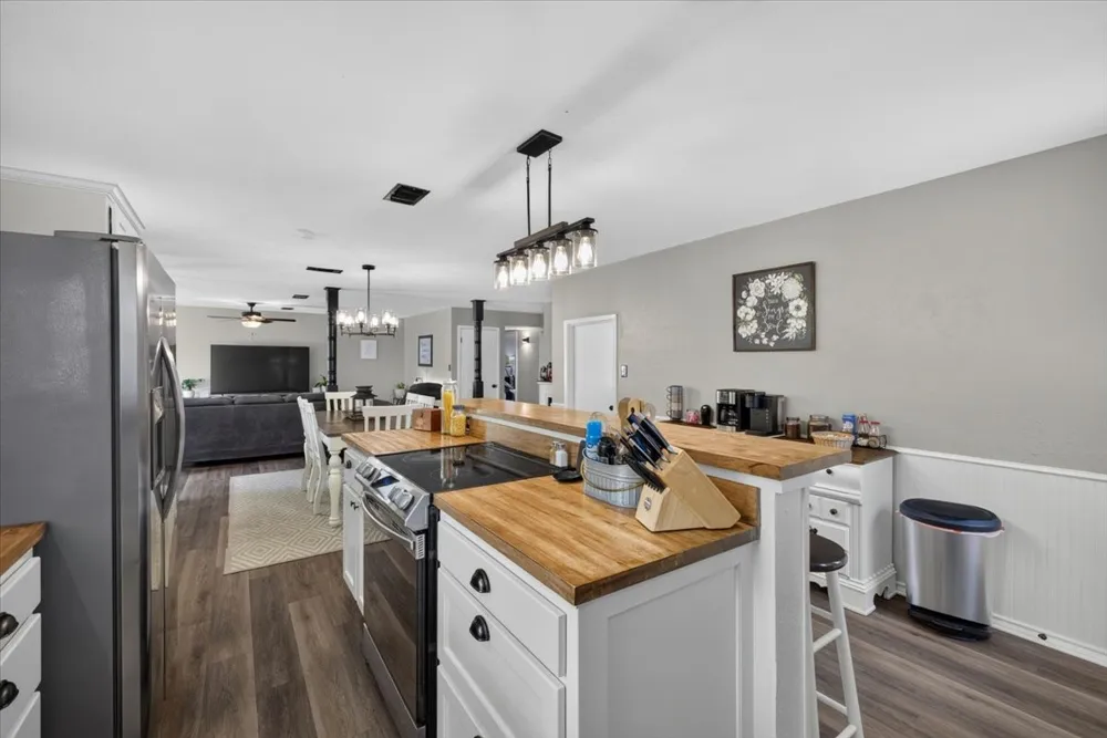 6008 County Road 907 Godley, TX 76044