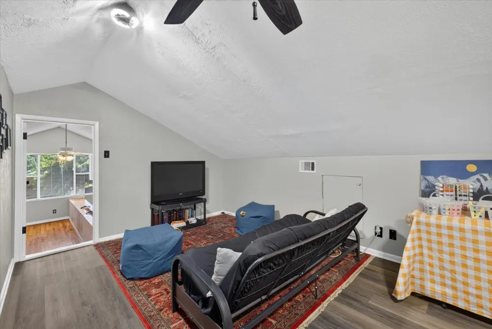 6008 County Road 907 Godley, TX 76044