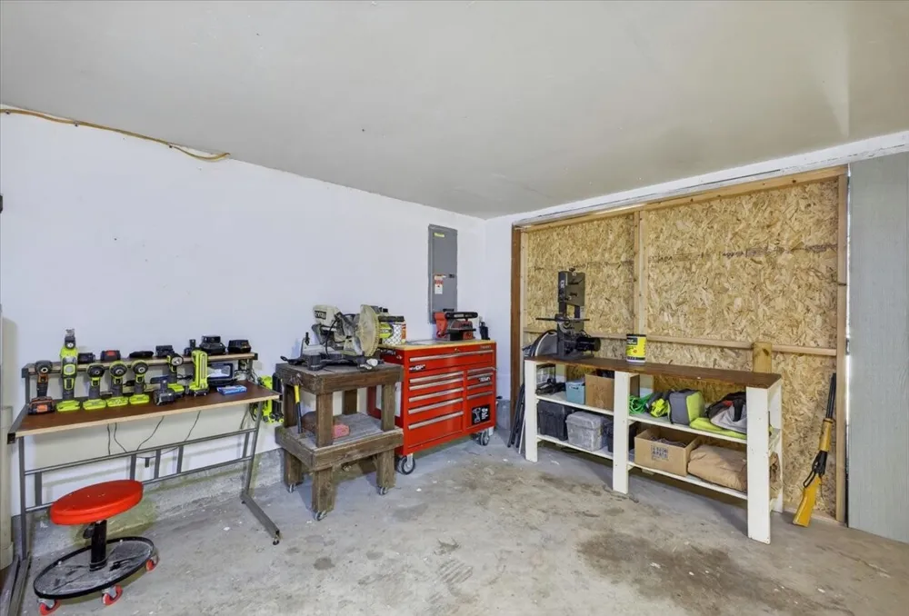 6008 County Road 907 Godley, TX 76044