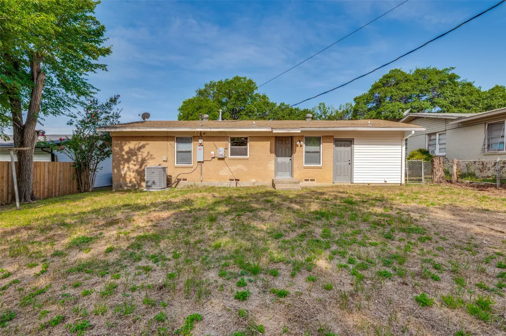 3910 Vanette Lane Dallas, TX 75216