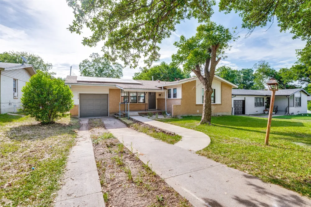 3910 Vanette Lane Dallas, TX 75216