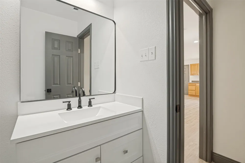 3910 Vanette Lane Dallas, TX 75216