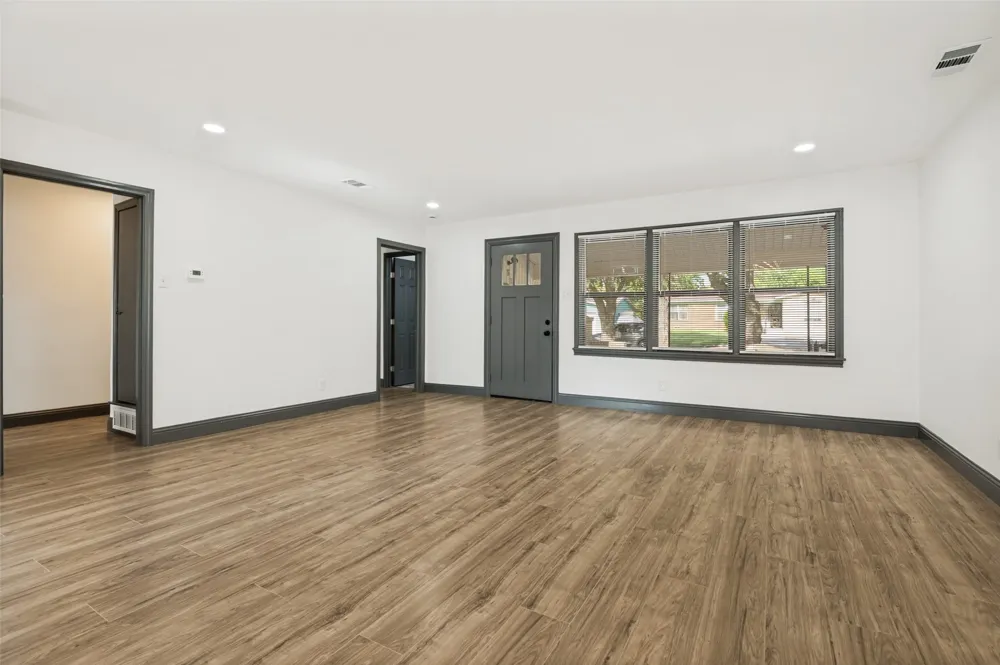 3910 Vanette Lane Dallas, TX 75216