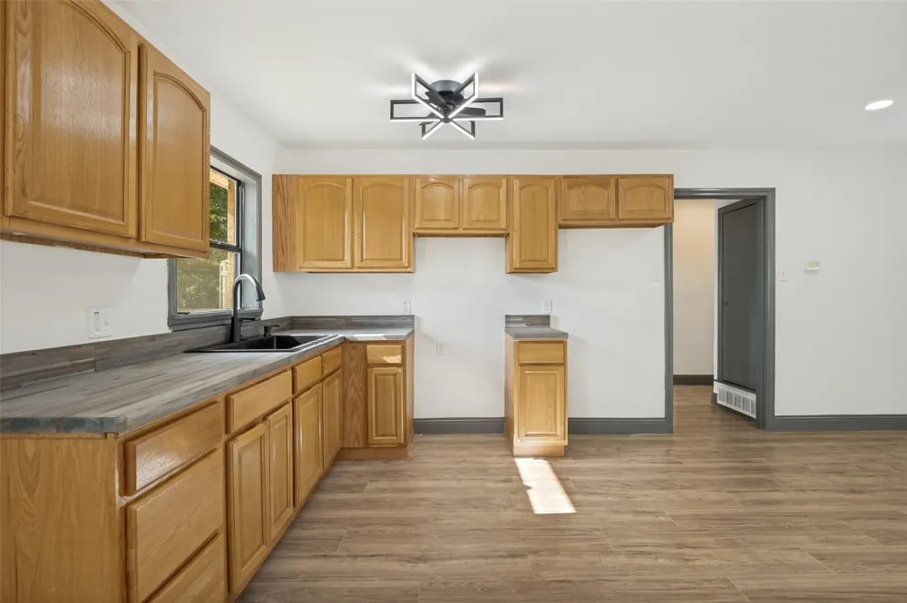 3910 Vanette Lane Dallas, TX 75216