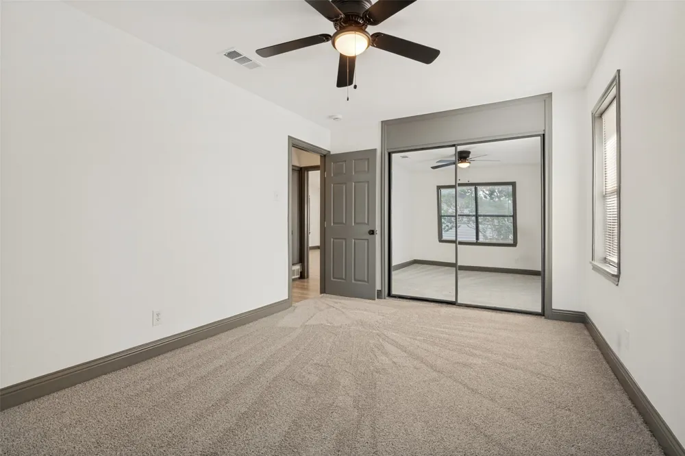 3910 Vanette Lane Dallas, TX 75216