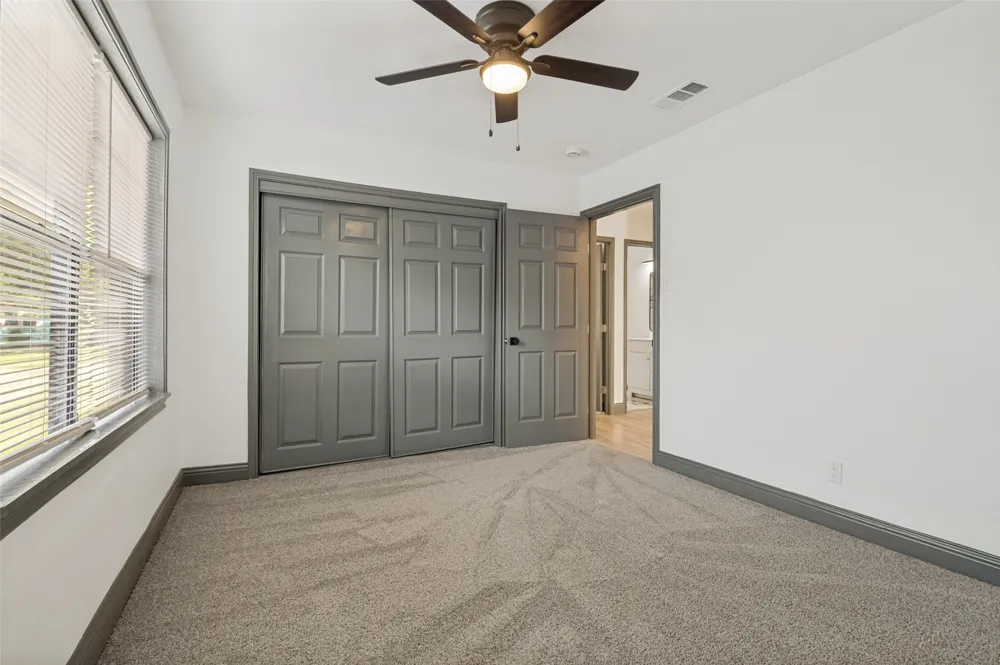 3910 Vanette Lane Dallas, TX 75216
