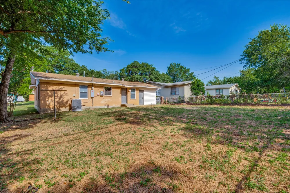 3910 Vanette Lane Dallas, TX 75216