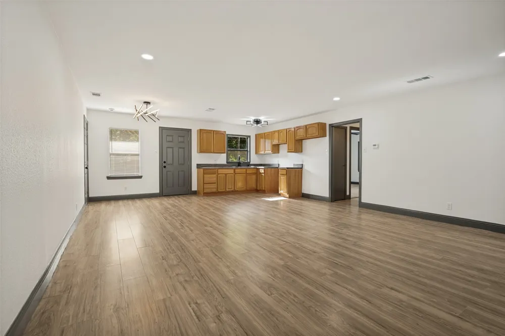3910 Vanette Lane Dallas, TX 75216