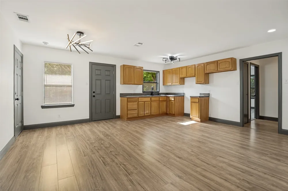 3910 Vanette Lane Dallas, TX 75216