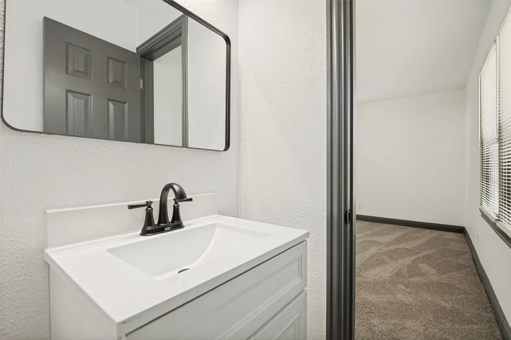 3910 Vanette Lane Dallas, TX 75216