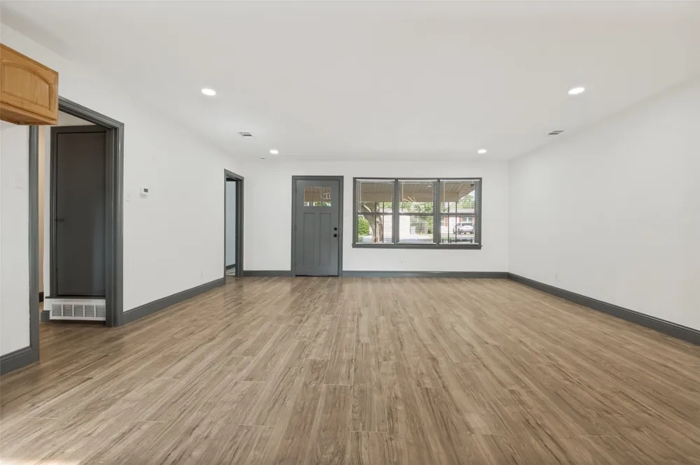 3910 Vanette Lane Dallas, TX 75216