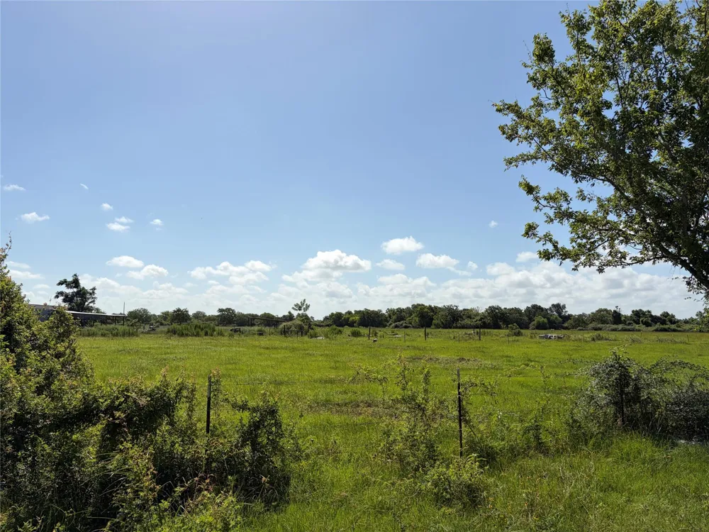 1186 Schindler Road Alleyton, TX 78935