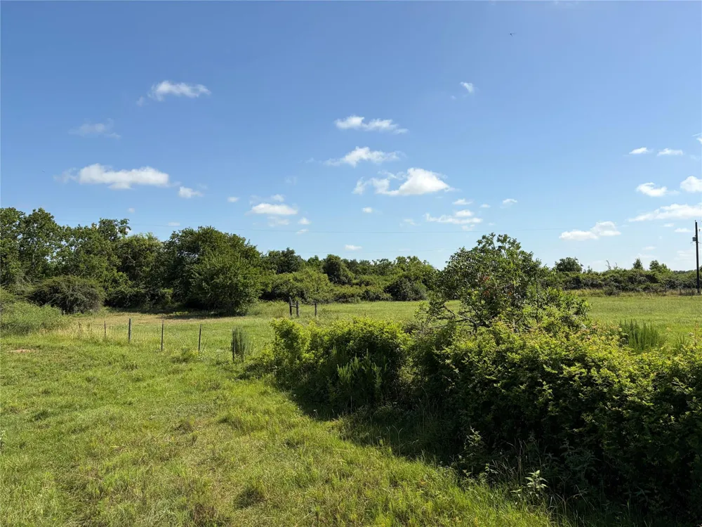 1186 Schindler Road Alleyton, TX 78935