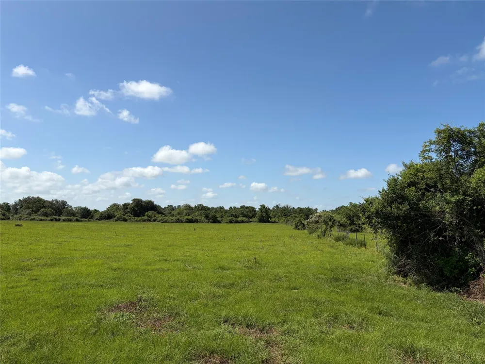 1186 Schindler Road Alleyton, TX 78935