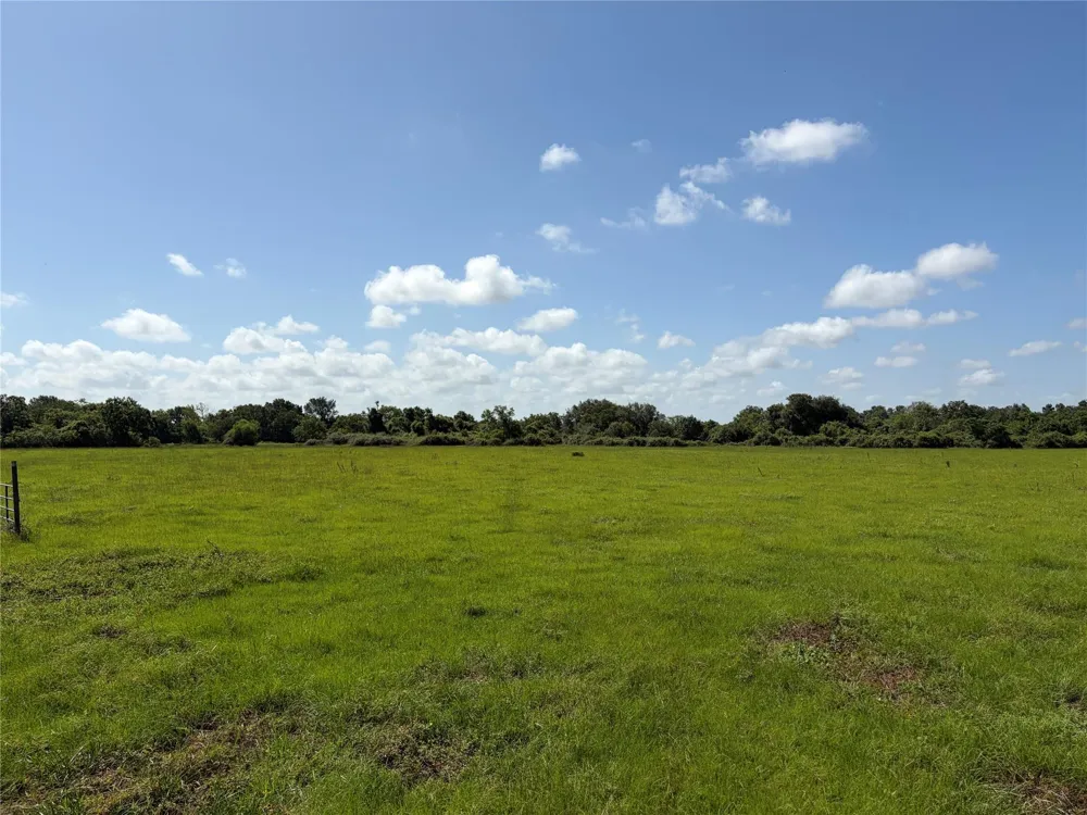 1186 Schindler Road Alleyton, TX 78935