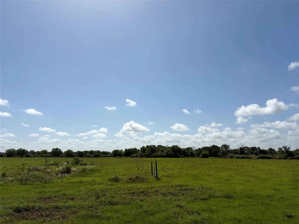1186 Schindler Road Alleyton, TX 78935