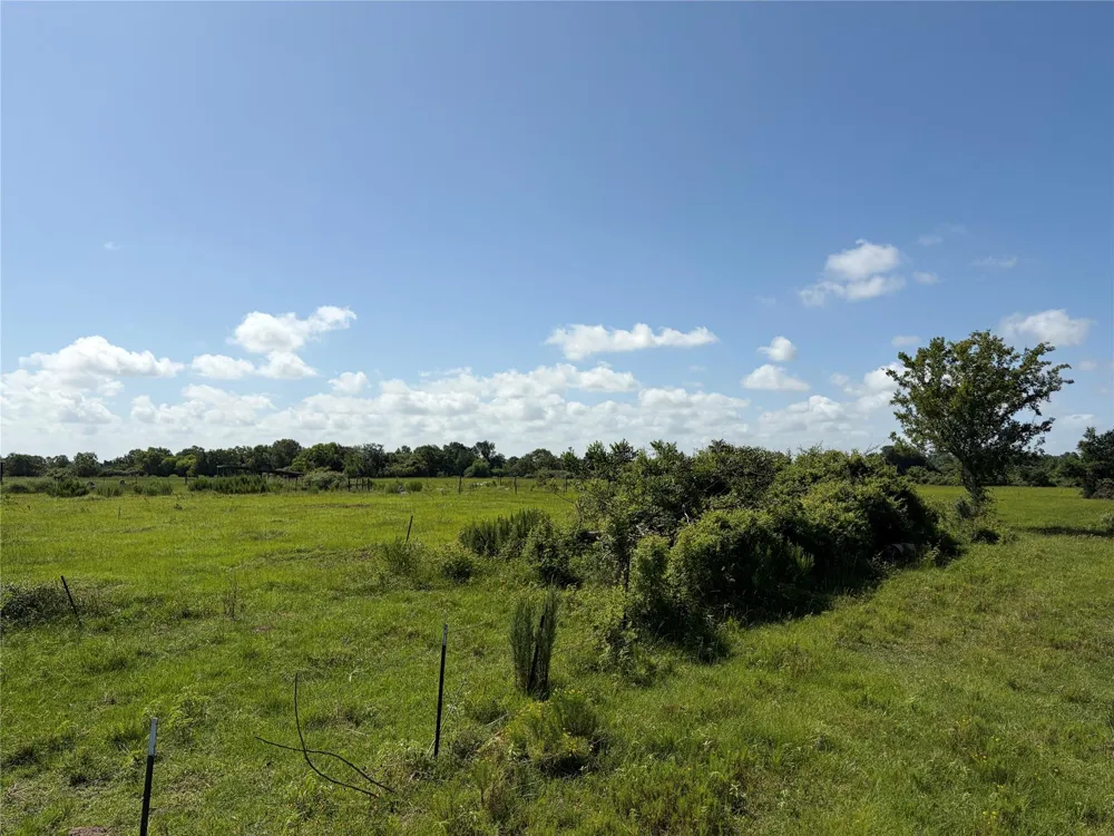 1186 Schindler Road Alleyton, TX 78935