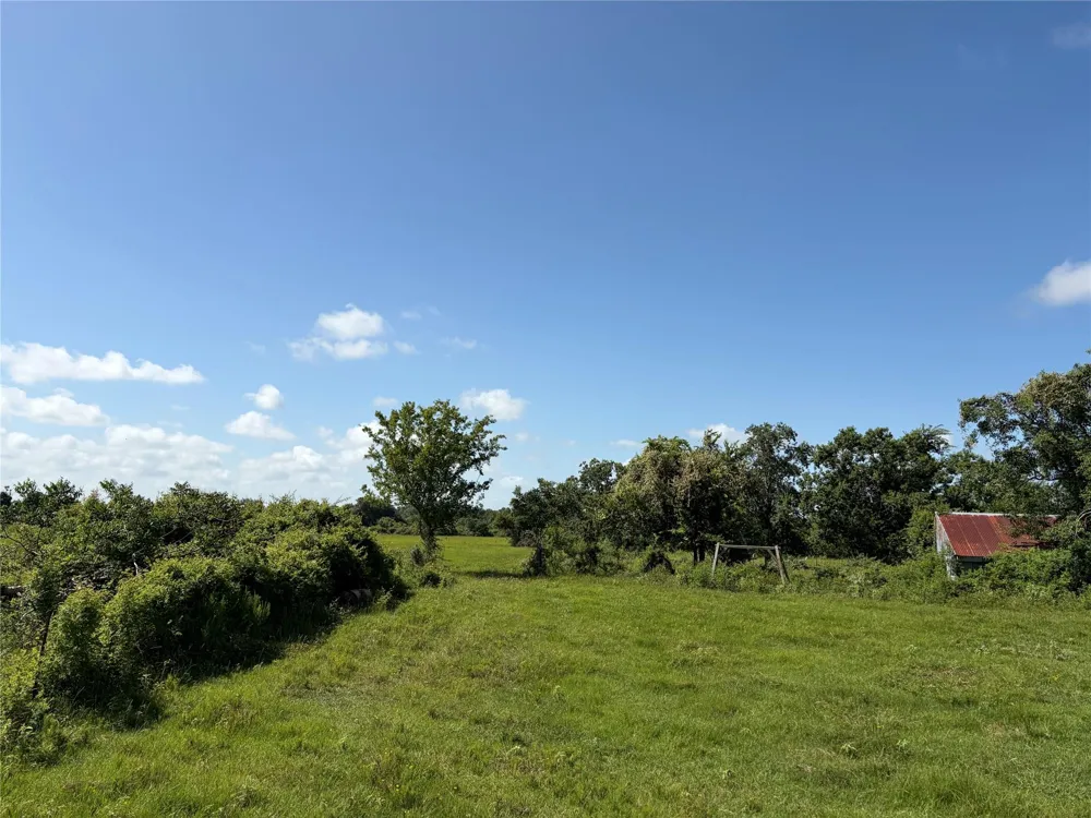 1186 Schindler Road Alleyton, TX 78935