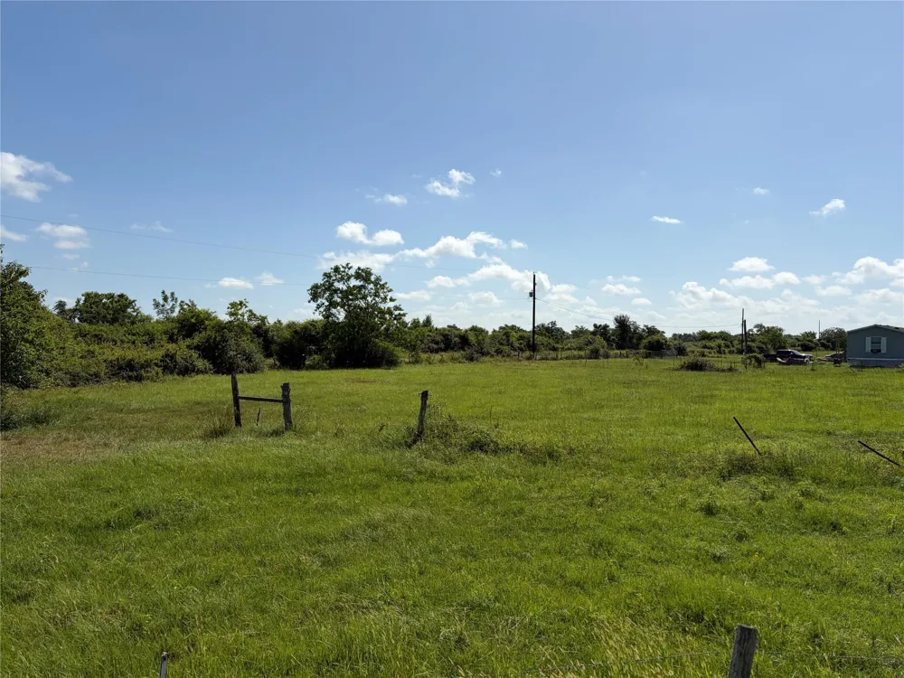 1186 Schindler Road Alleyton, TX 78935