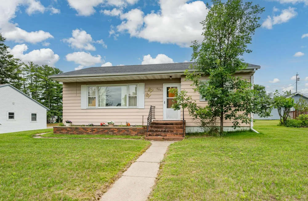 507 NW 16th Avenue Grand Rapids, MN 55744