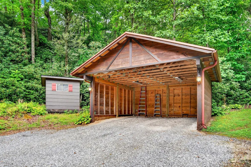 664 Paxton Creek Road Marion, NC 28752
