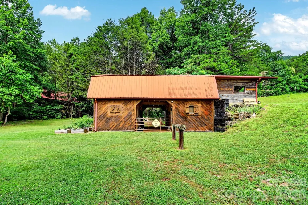 664 Paxton Creek Road Marion, NC 28752