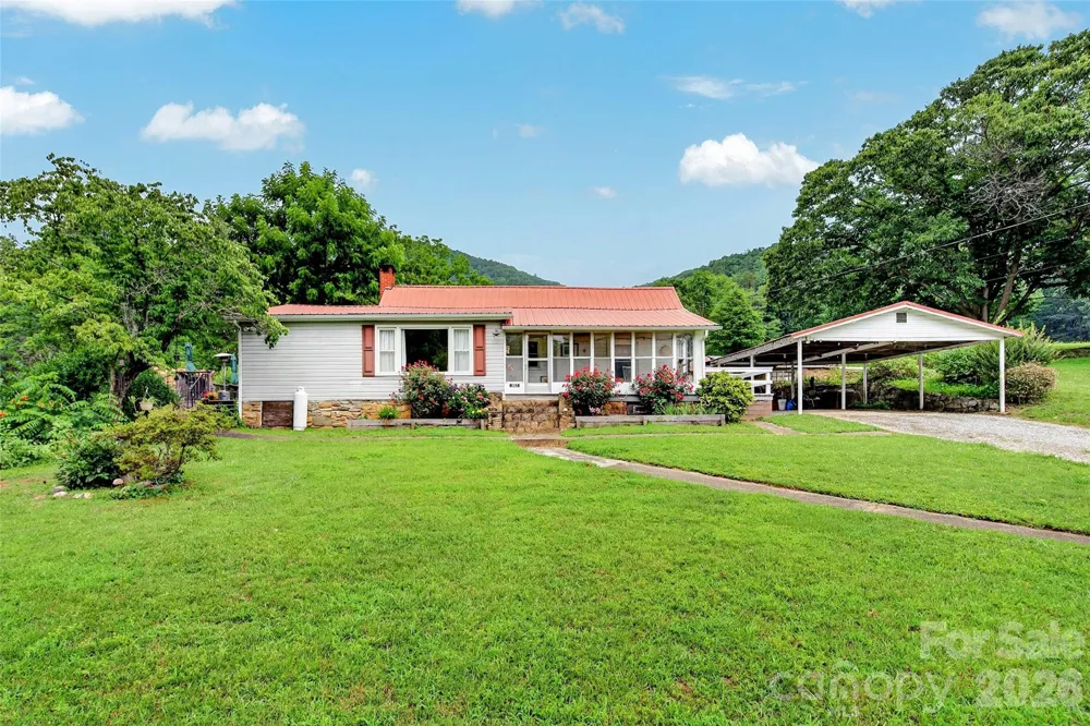 664 Paxton Creek Road Marion, NC 28752
