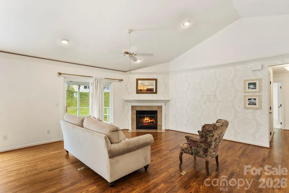 315 Charlestown Drive Hendersonville, NC 28792