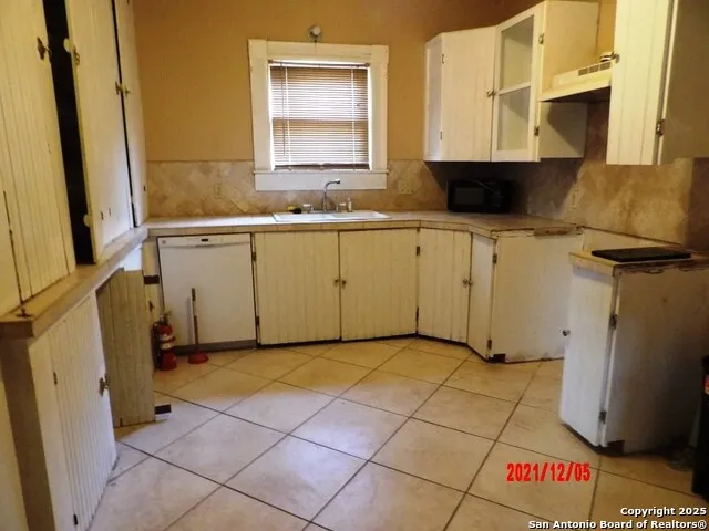 104 - 106 Harrison Street Beeville, TX 78102