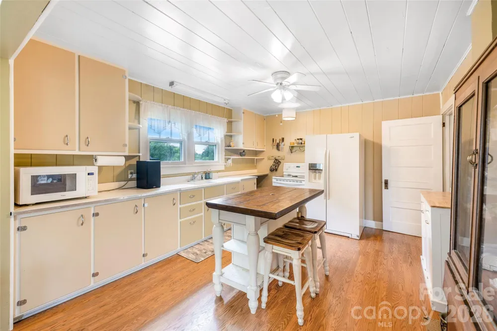 50 Rocky Branch Road Waynesville, NC 28786