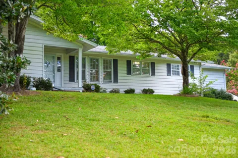 616 Pineview Lakes Road