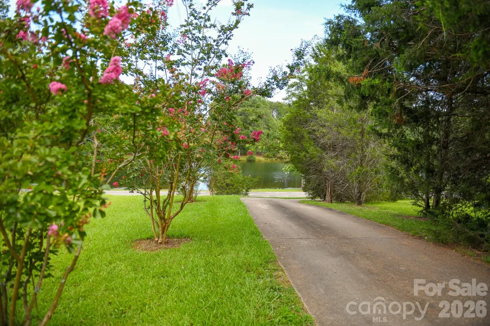 616 Pineview Lakes Road Chester, SC 29706