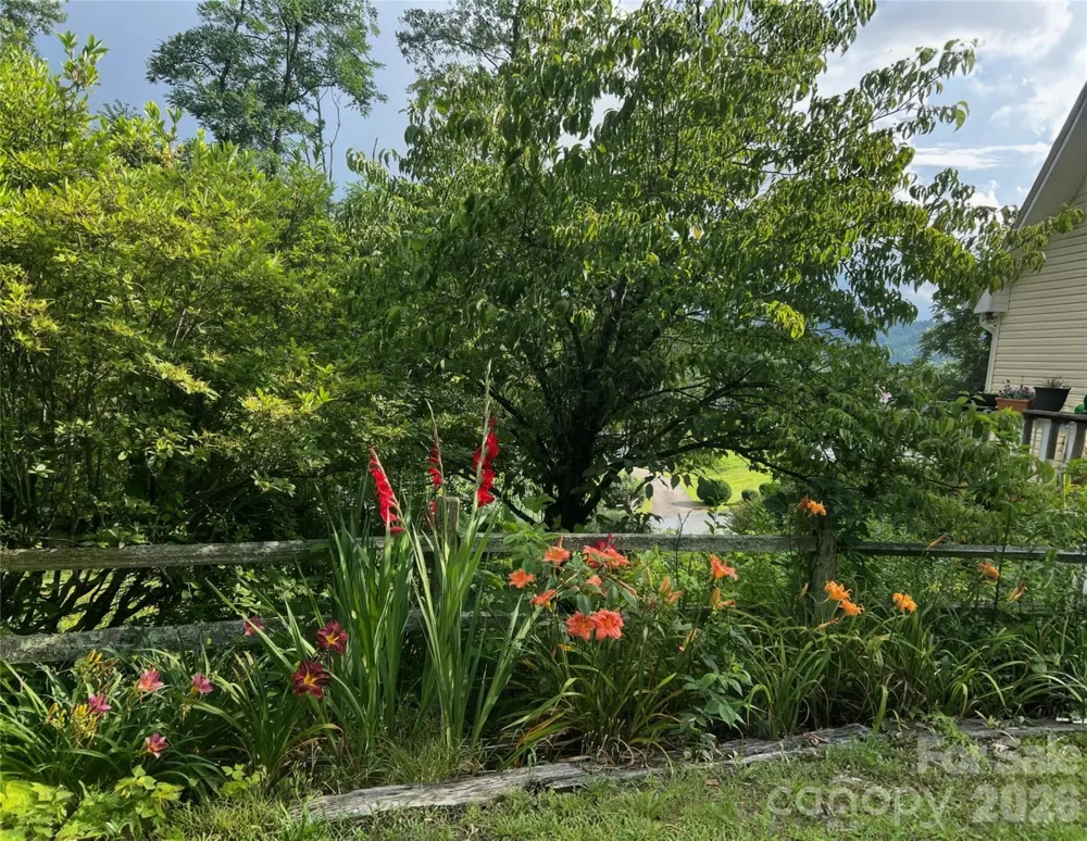530 West Side Road Burnsville, NC 28714