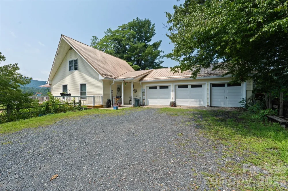 530 West Side Road Burnsville, NC 28714