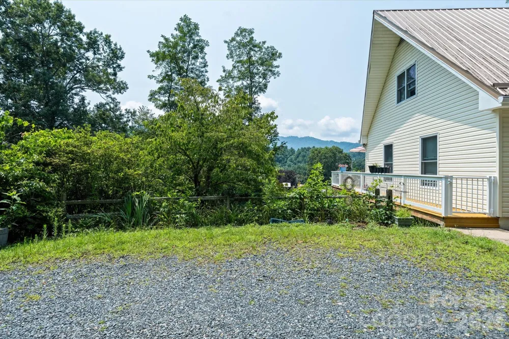530 West Side Road Burnsville, NC 28714