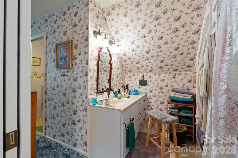 530 West Side Road Burnsville, NC 28714