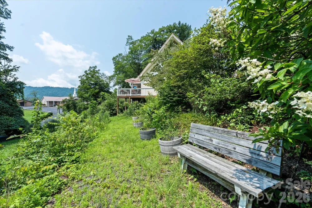 530 West Side Road Burnsville, NC 28714