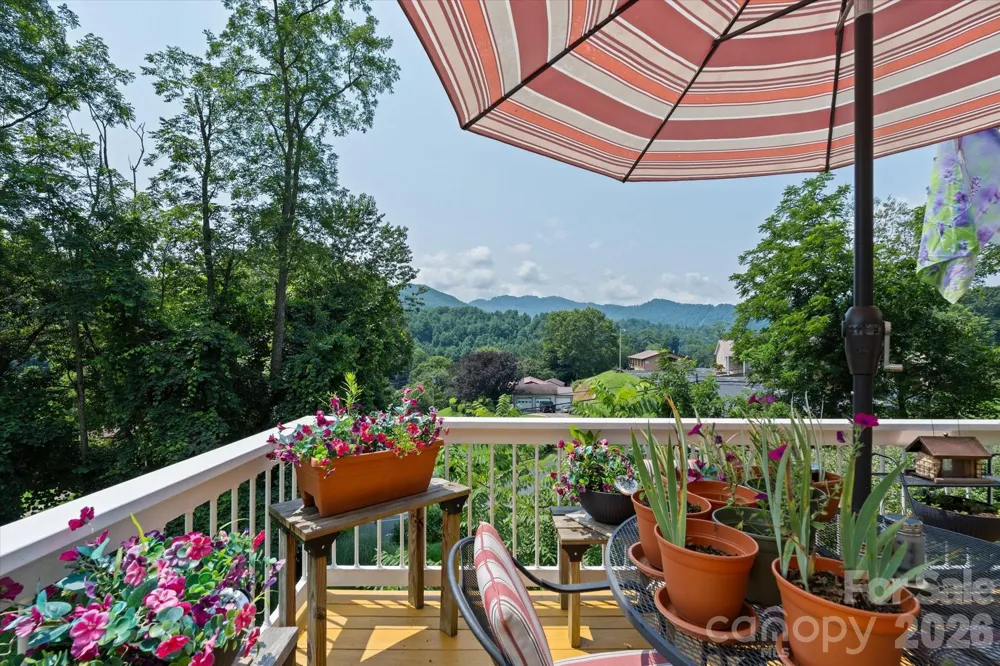 530 West Side Road Burnsville, NC 28714