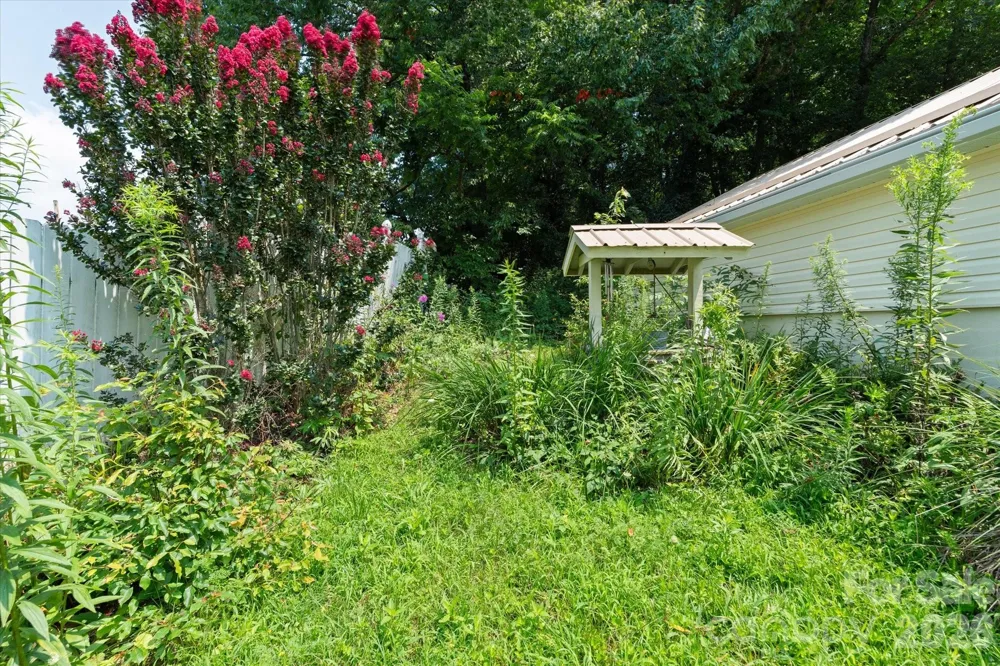 530 West Side Road Burnsville, NC 28714