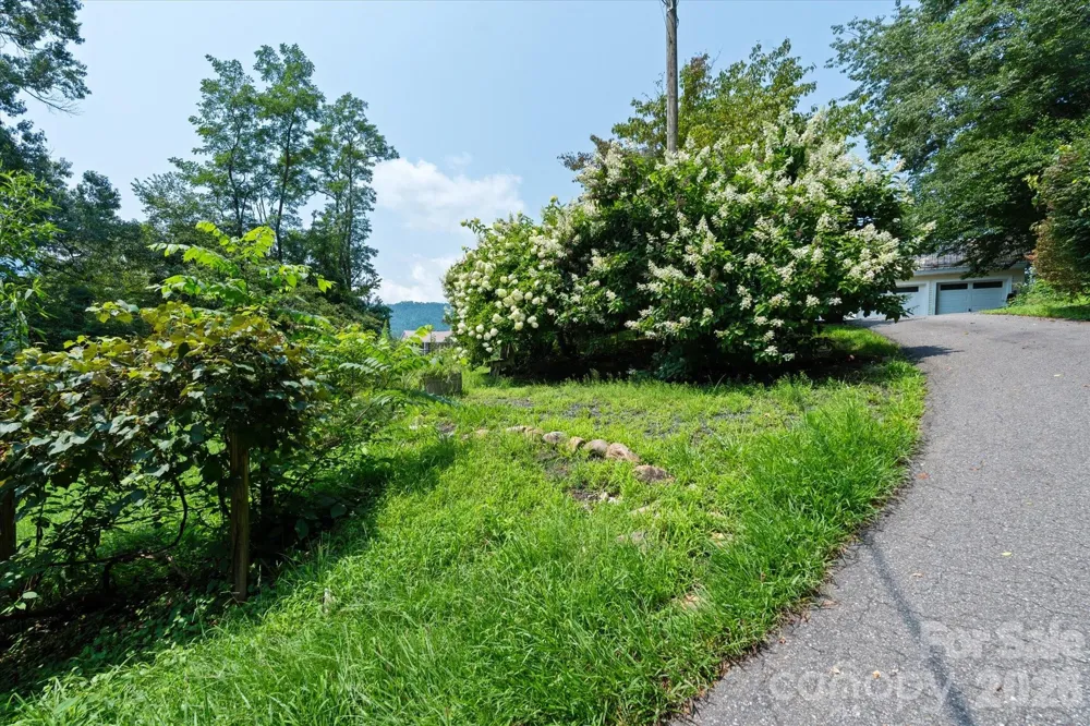 530 West Side Road Burnsville, NC 28714