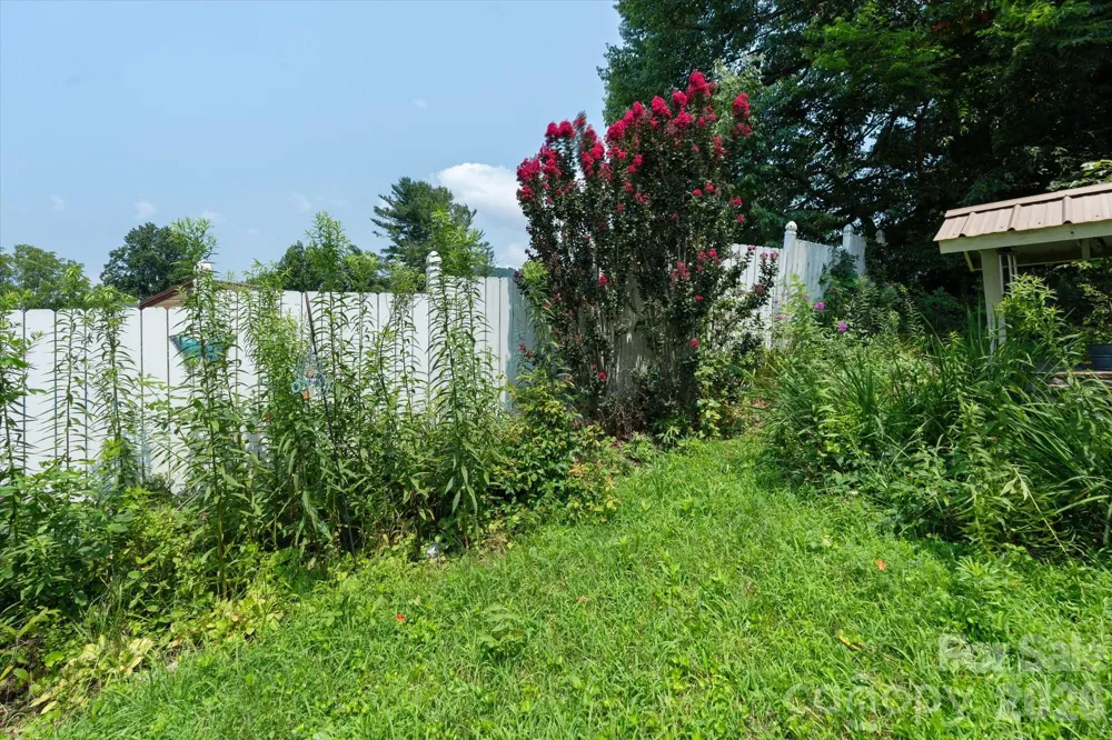 530 West Side Road Burnsville, NC 28714