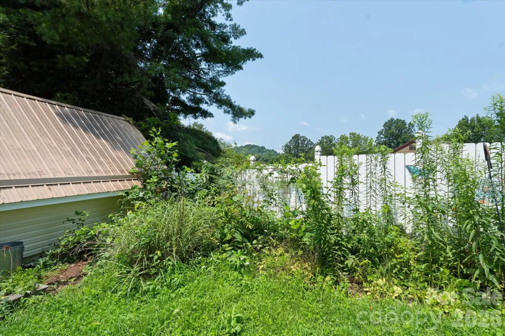 530 West Side Road Burnsville, NC 28714