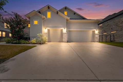 1902 Floresta Drive
