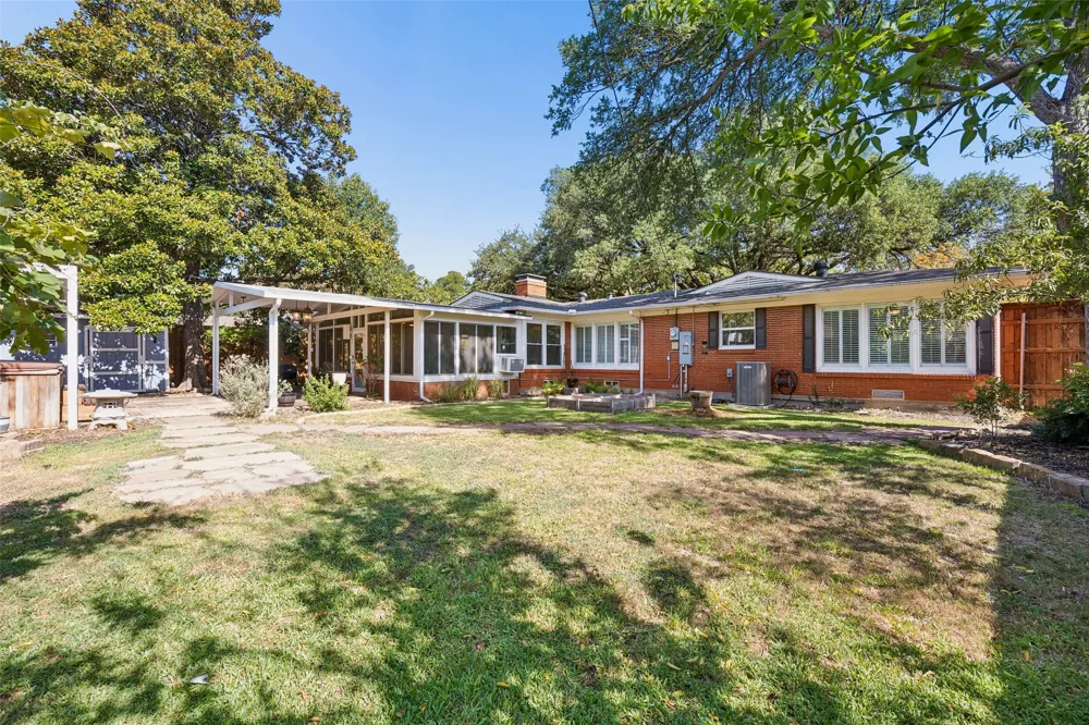 504 Monssen Drive Dallas, TX 75224