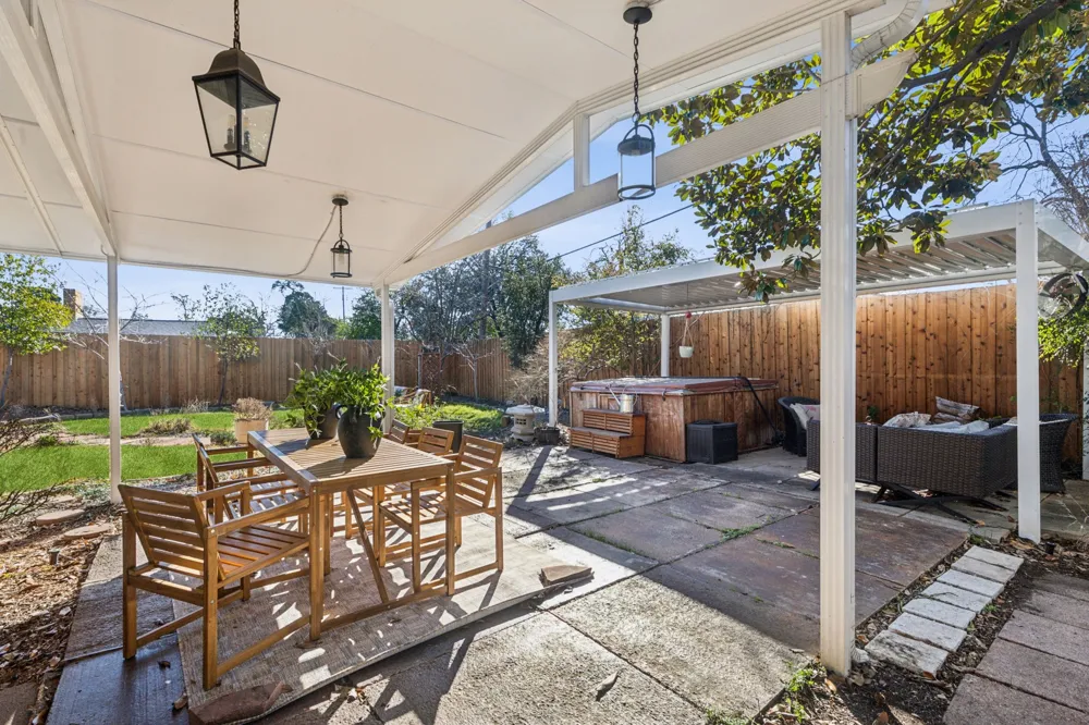 504 Monssen Drive Dallas, TX 75224