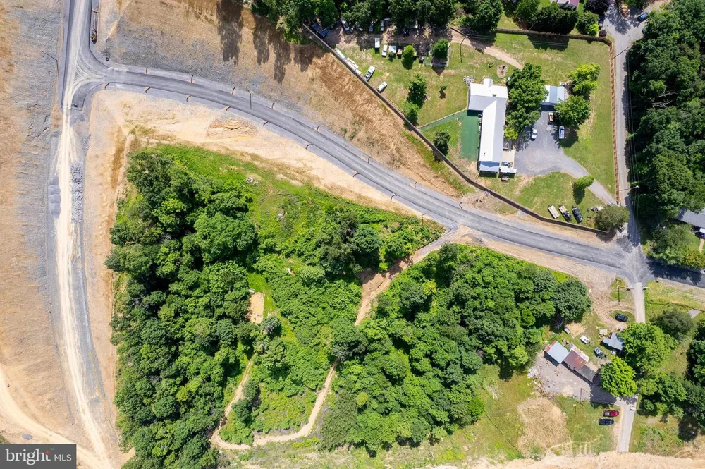FIELDING LANE Berkeley Springs, WV 25411